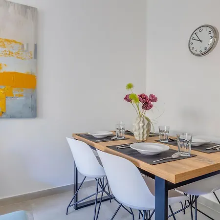 31 By Buena Vista Apartment *
