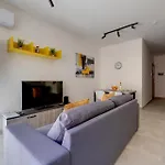 31 By Buena Vista