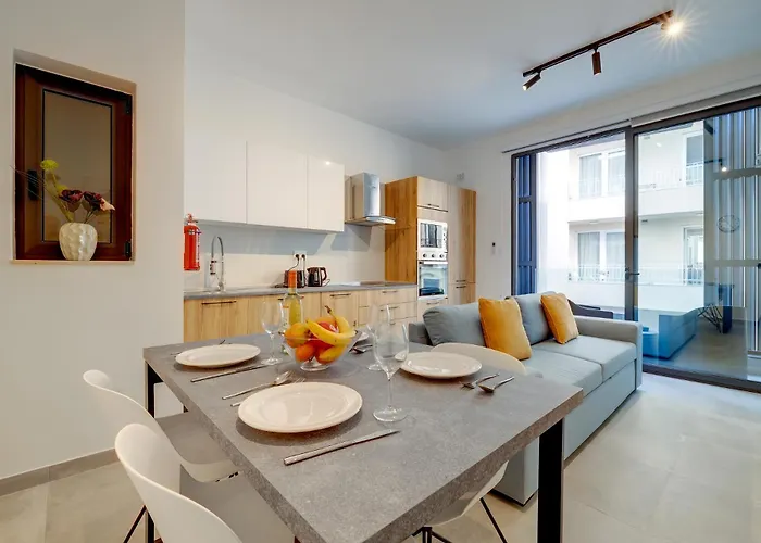 31 By Buena Vista * Sliema