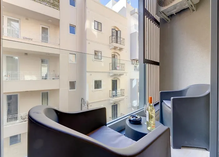 31 By Buena Vista * Sliema